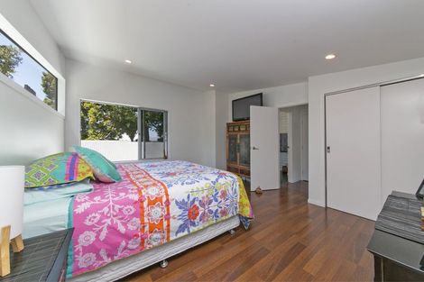 Photo of property in 56 Hollywood Avenue, Titirangi, Auckland, 0604