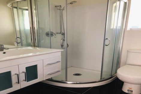 Photo of property in 8 Longwood Place, Forrest Hill, Auckland, 0620