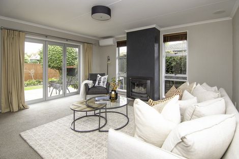 Photo of property in 8a Earl Place, Hokowhitu, Palmerston North, 4410