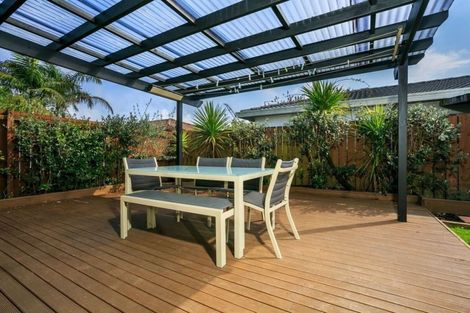 Photo of property in 2/1 Caribbean Drive, Unsworth Heights, Auckland, 0632