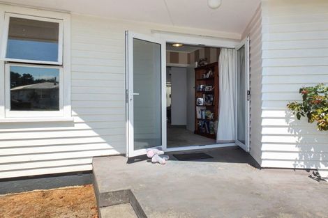 Photo of property in 16 Mark Perreau Place, Foxton, 4814