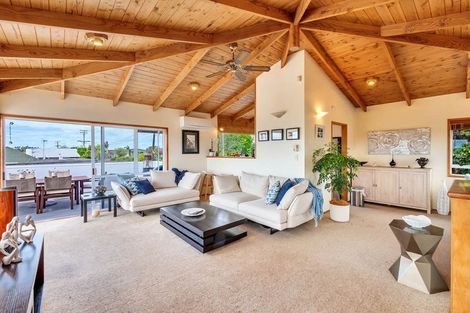 Photo of property in 23 Knights Road, Rothesay Bay, Auckland, 0630