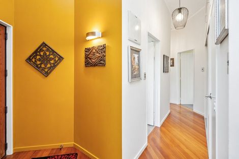 Photo of property in 66 Owhiwa Road, Parua Bay, Onerahi, 0192