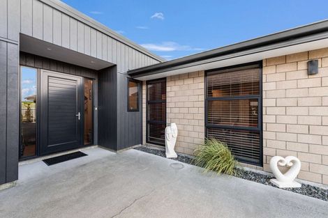 Photo of property in 45 Golf Vue Place, Castlecliff, Whanganui, 4501