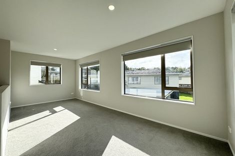 Photo of property in 6b St Catherine Crescent, West Harbour, Auckland, 0618