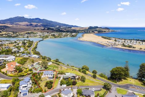 Photo of property in 9 Helen Place, Raglan, 3225