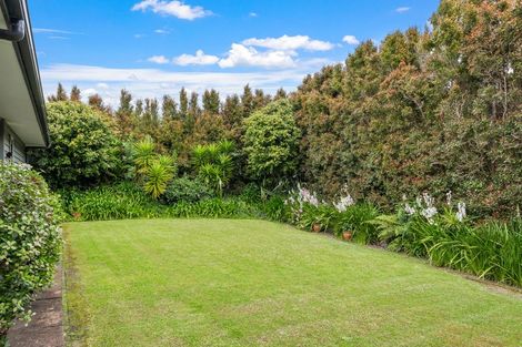 Photo of property in 35 Hobbs Road, Matakatia, Whangaparaoa, 0930