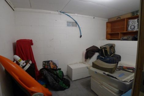 Photo of property in 2/33 Easton Parade, Glenfield, Auckland, 0629