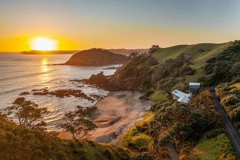 Photo of property in 350 Mcauslin Road, Whananaki, Hikurangi, 0181