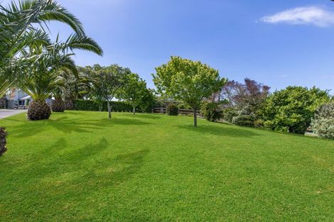 Photo of property in 10 Gleaming Place, Waiuku, 2123