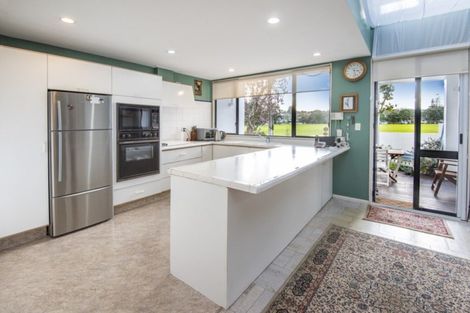 Photo of property in 2/72 Wairoa Road, Narrow Neck, Auckland, 0624