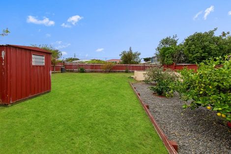 Photo of property in 72 Thatcher Street, Castlecliff, Whanganui, 4501