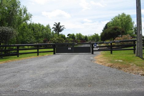 Photo of property in 59 Moontide Road, Kumeu, 0892