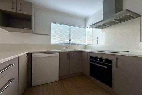 Photo of property in 33 Lagoon Way, West Harbour, Auckland, 0618