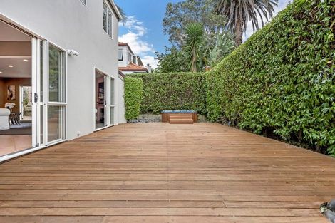 Photo of property in 2/19 Rodney Road, Northcote Point, Auckland, 0627