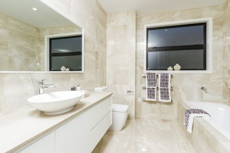 Photo of property in 123b Churchill Road, Rothesay Bay, Auckland, 0630