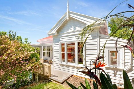 Photo of property in 49 West Lynn Road, Titirangi, Auckland, 0604