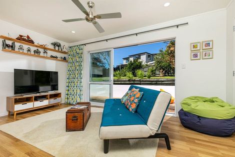 Photo of property in 32 Waipuia Place, Greenhithe, Auckland, 0632