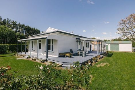 Photo of property in 40 Turitea Road, Fitzherbert, Palmerston North, 4472