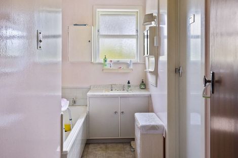 Photo of property in 3-5 Warwick Street, Patea, 4520