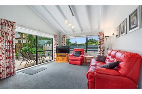 Photo of property in 2/39 Killarney Avenue, Torbay, Auckland, 0630