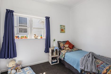 Photo of property in 87 Northland Road, Northland, Wellington, 6012