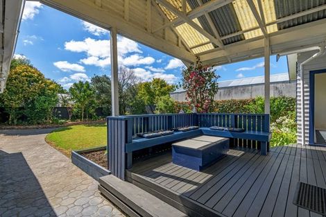 Photo of property in 17 Milverton Avenue, Hokowhitu, Palmerston North, 4410