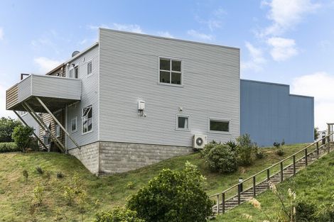 Photo of property in 82 Saddleback Grove, Karori, Wellington, 6012
