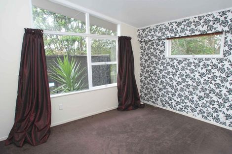 Photo of property in 1/40 Woodstock Road, Forrest Hill, Auckland, 0620