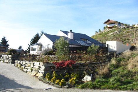 Photo of property in 8 Elizabeth Place, Kelvin Heights, Queenstown, 9300