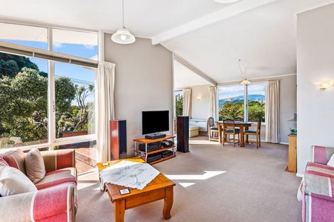 Photo of property in 18 Rua Road, Paraparaumu Beach, Paraparaumu, 5032