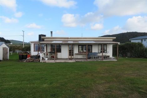 Photo of property in 493 Waikawa-curio Bay Road, Curio Bay, Tokanui, 9884