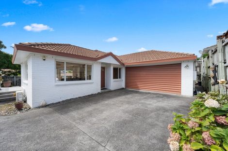 Photo of property in 2/138 Whitford Road, Somerville, Auckland, 2014