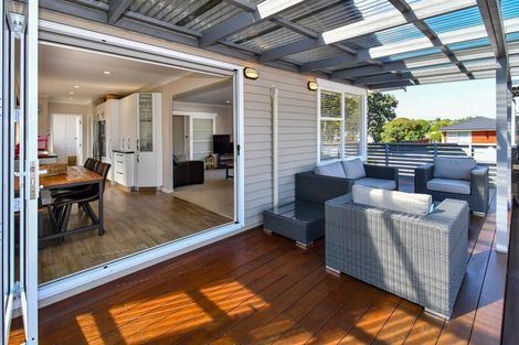 Photo of property in 2 Cheam Place, Pakuranga Heights, Auckland, 2010