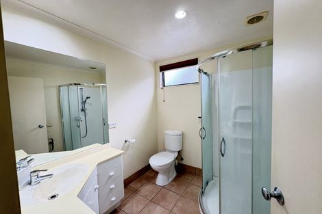 Photo of property in 30 Royal View Road, Te Atatu South, Auckland, 0610