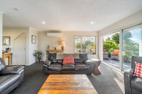 Photo of property in 7 Pokohiwi Road, Normandale, Lower Hutt, 5010