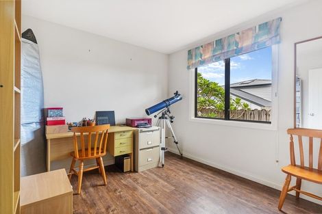 Photo of property in 16 View Ridge Drive, Ranui, Auckland, 0612