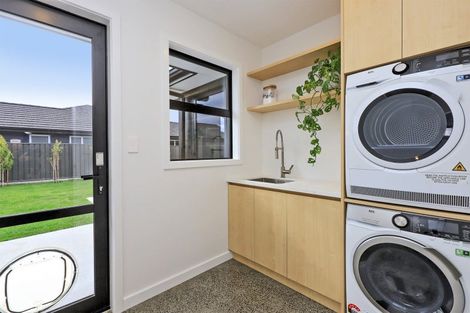 Photo of property in 40 Aspiring Drive, Poraiti, Napier, 4112