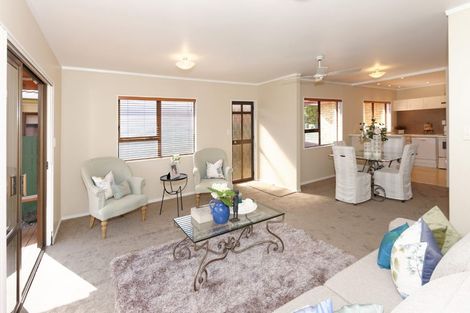 Photo of property in 2/36 Golfland Drive, Golflands, Auckland, 2013