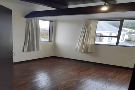 Photo of property in 140 Akaroa Drive, Maupuia, Wellington, 6022