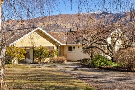 Photo of property in 261 Beacon Point Road, Wanaka, 9305