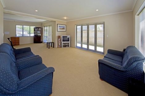 Photo of property in 3 Jomard Terrace, Northcross, Auckland, 0632