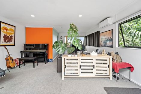Photo of property in 2/2 Parr Terrace, Castor Bay, Auckland, 0620