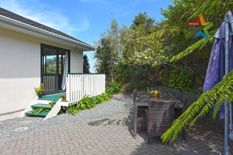 Photo of property in 59 Pokohiwi Road, Normandale, Lower Hutt, 5010