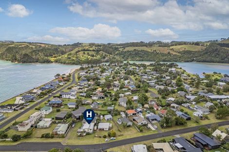 Photo of property in 8 Oyster Drive, Cooks Beach, Whitianga, 3591
