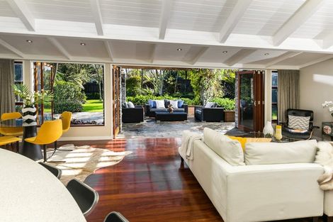 Photo of property in 1 The Knoll, Greenhithe, Auckland, 0632