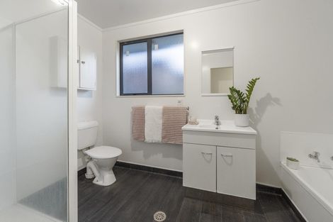 Photo of property in 31 Carling Avenue, Massey, Auckland, 0614