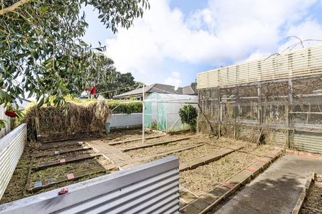Photo of property in 63 Morley Street, New Plymouth, 4310