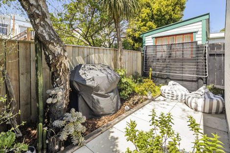 Photo of property in 18 Moir Street, Mount Victoria, Wellington, 6011
