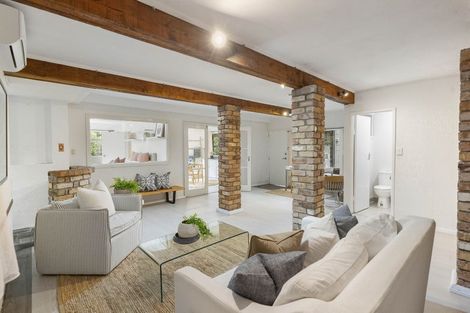 Photo of property in 71 Hendry Avenue, Hillsborough, Auckland, 1042